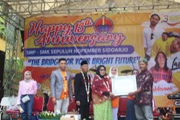  Dekesda Beri Penghargaan SMK 10 November Sidoarjo